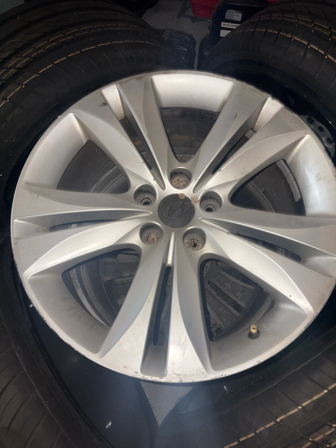 Hyundai Alloy Wheel