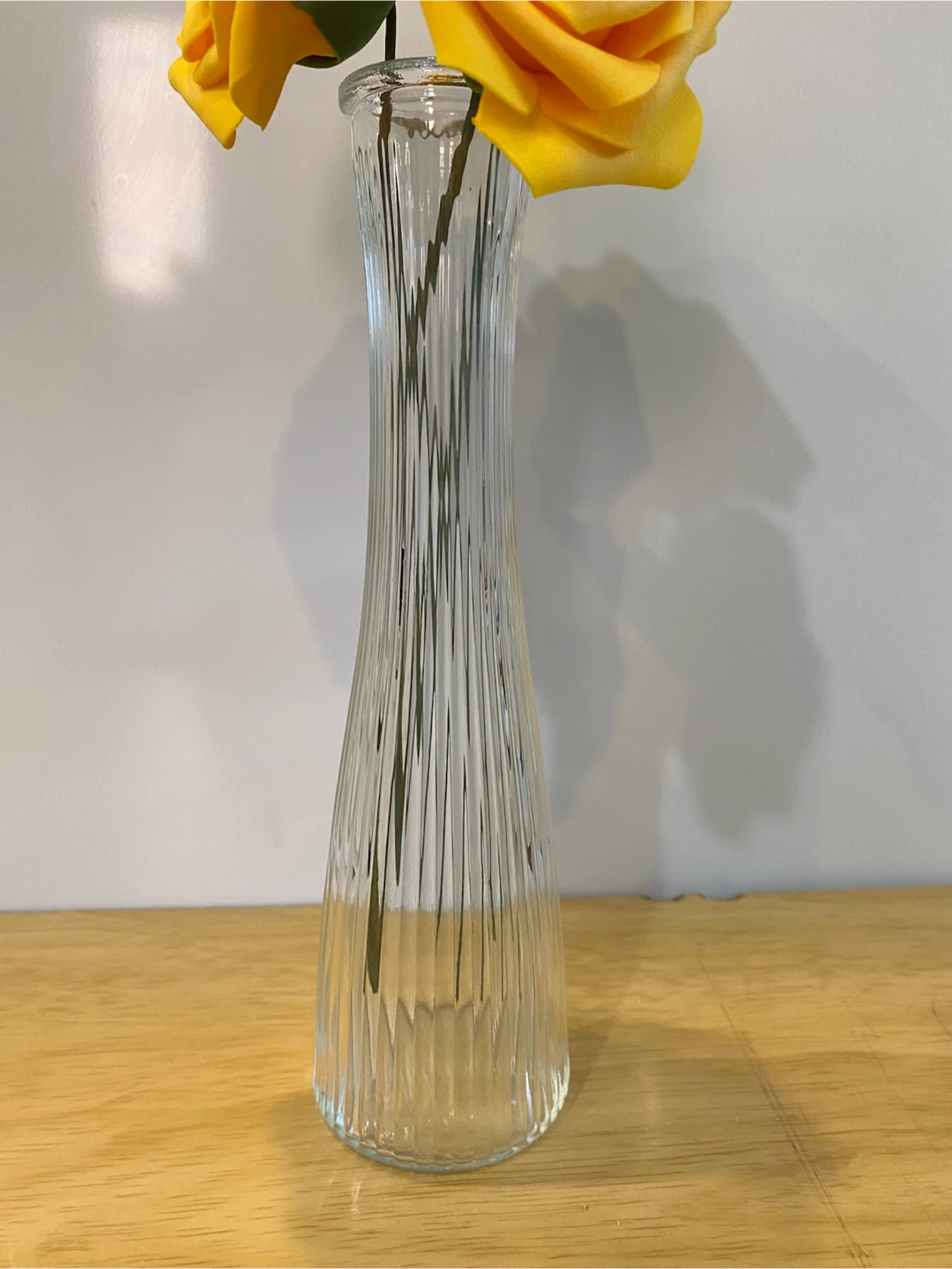 Bud Vase with Yellow Roses - photo 3