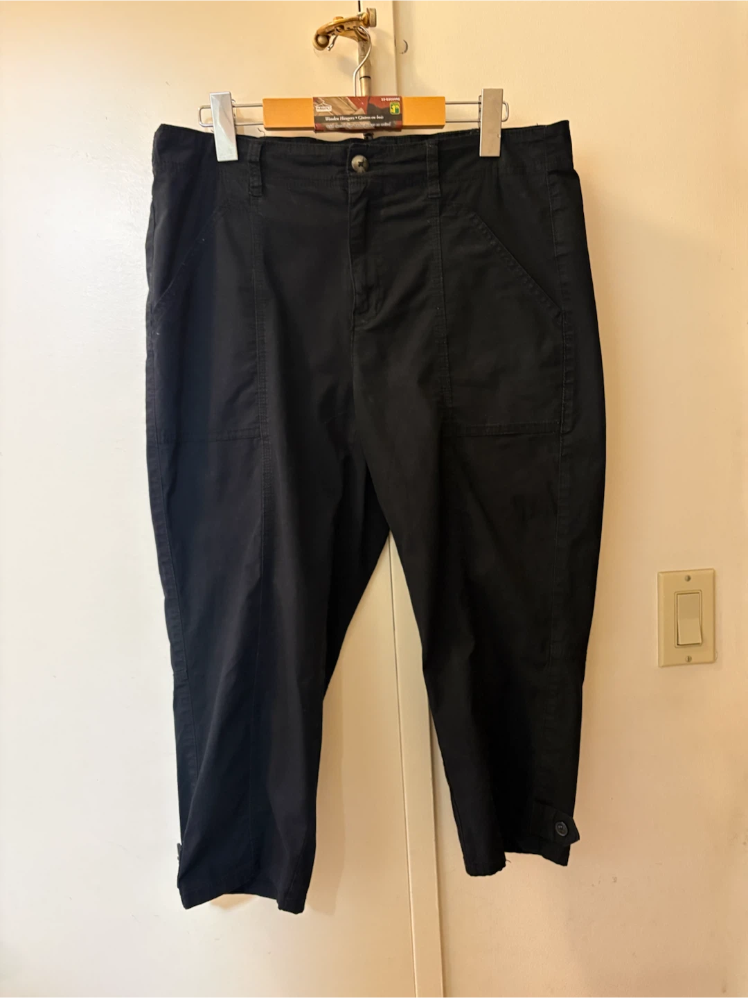 Reitmans Cropped Pants_Size 10 (will fit 12 as well)
