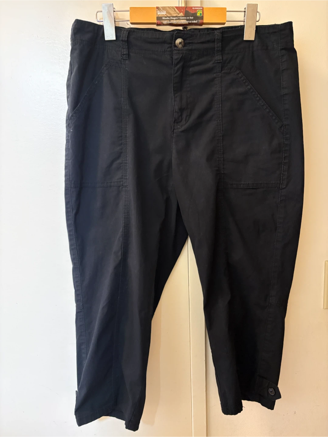 Reitmans Cropped Pants_Size 10 (will fit 12 as well) - photo 2