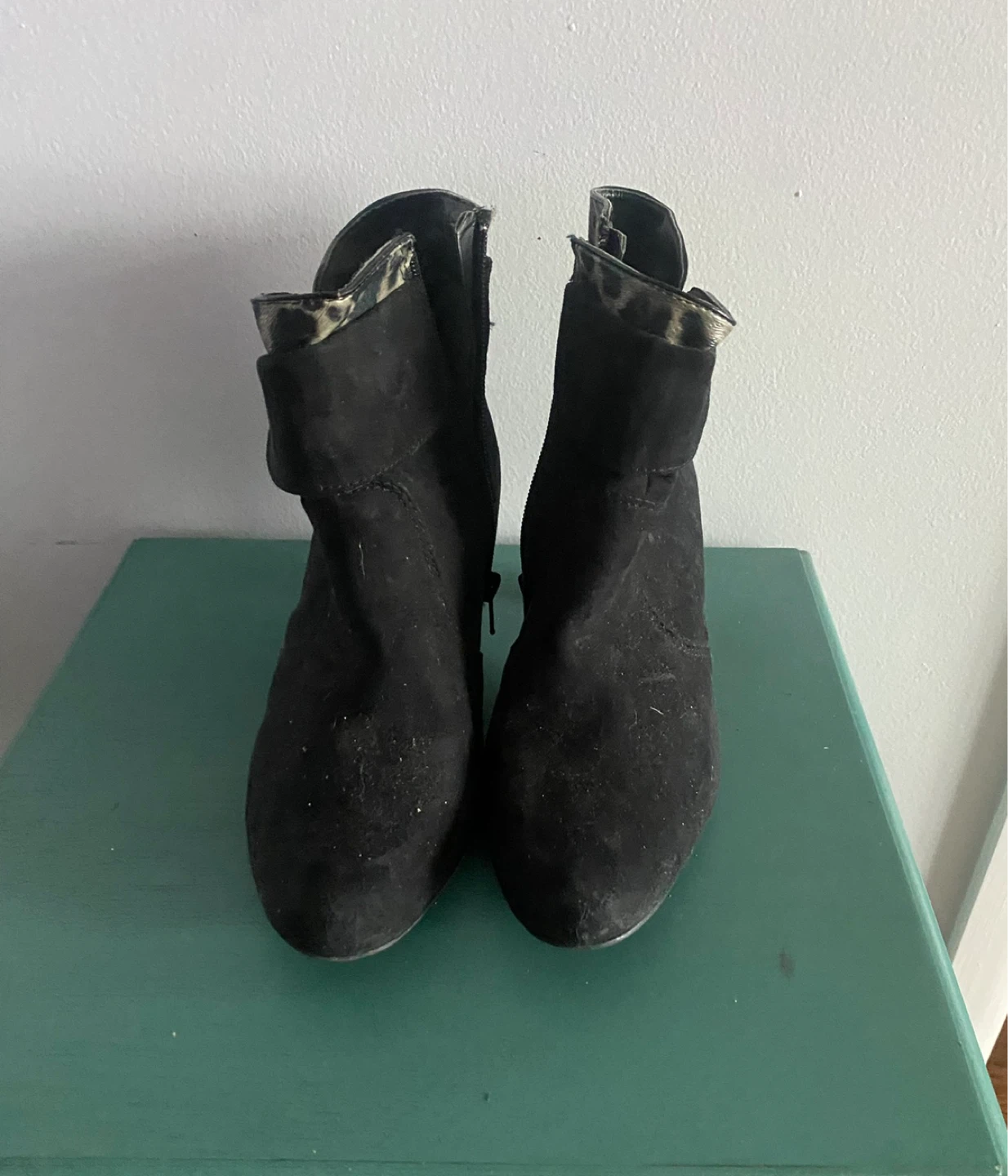 Black ankle boots with leopard print trim - photo 2
