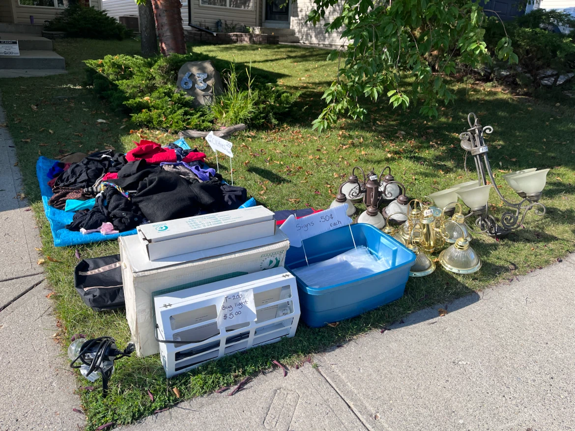 GARAGE SALE - photo 3