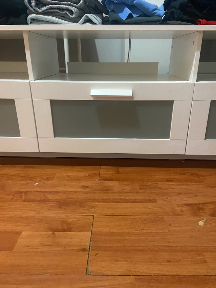 Moving sale - Ikea tv stand - photo 2