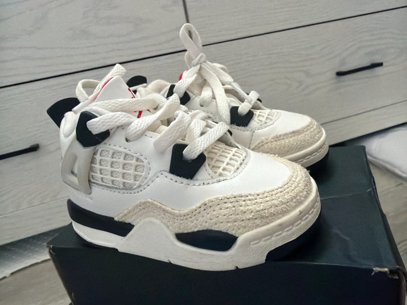 Jordan 4 Crib Retro 'White Varsity Red' - photo 2