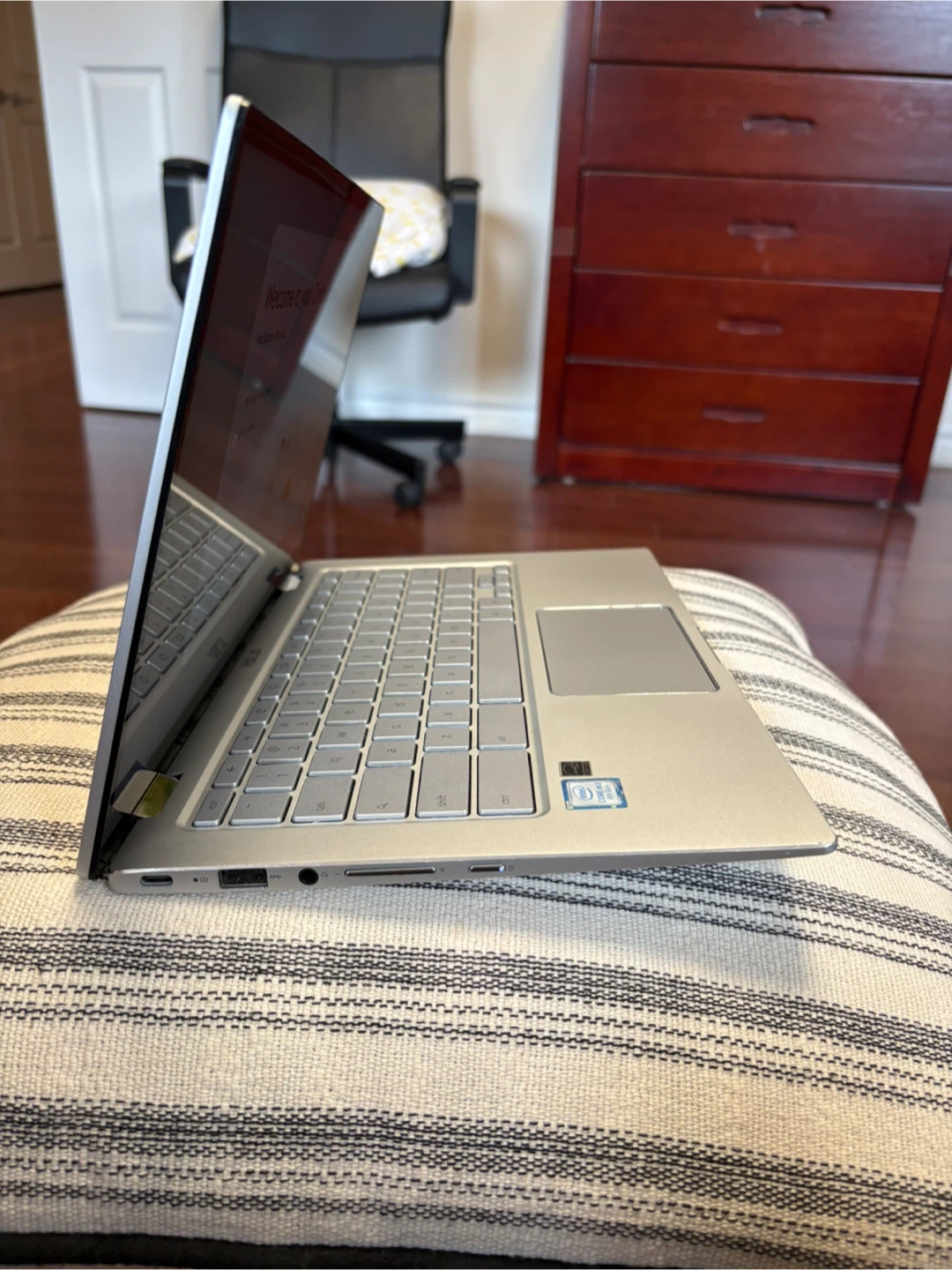 NEED GONE‼️ NEGOTIABLE📚 ASUS Chromebook Convertible into Tablet - photo 4