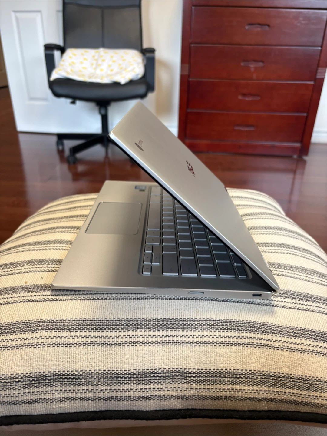 NEED GONE‼️ NEGOTIABLE📚 ASUS Chromebook Convertible into Tablet - photo 5