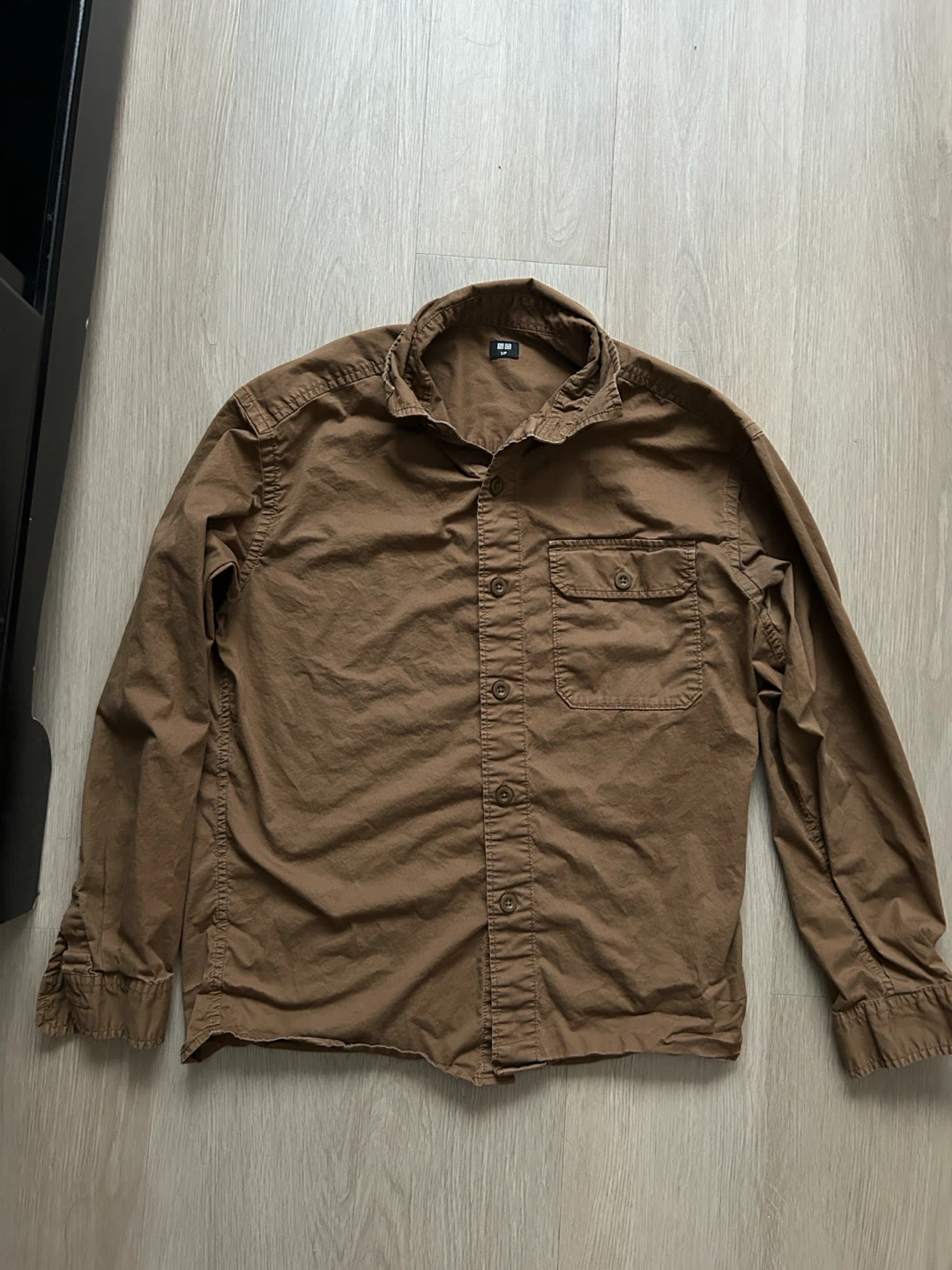 UNIQLO Long Sleeve Button-Up Shirt