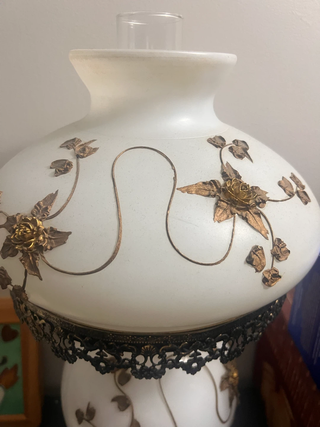 Vintage Frosted Glass Table Lamp with Floral Detailing - photo 2