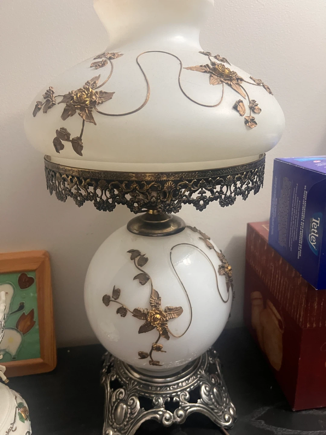 Vintage Frosted Glass Table Lamp with Floral Detailing - photo 4