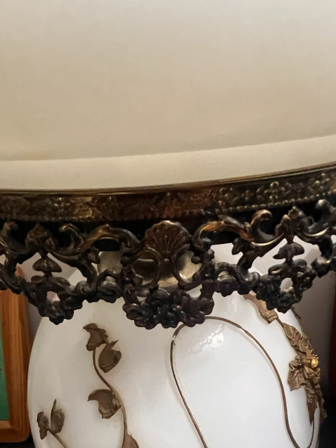 Vintage Frosted Glass Table Lamp with Floral Detailing - photo 5