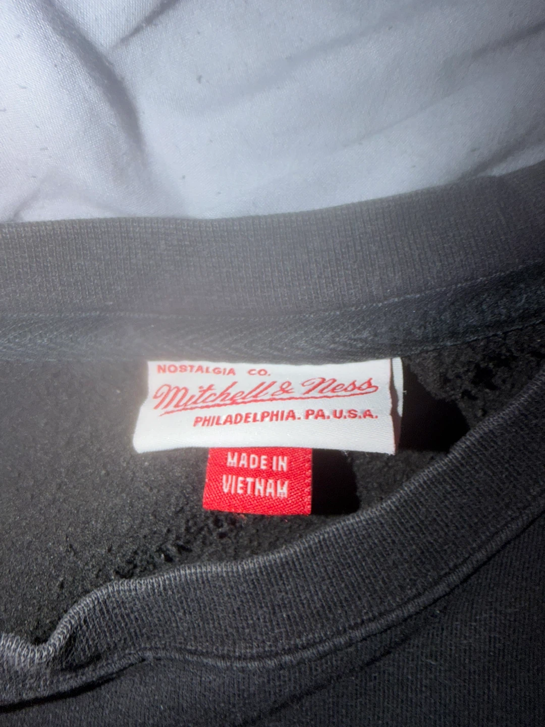Mitchell & Ness Toronto Raptors sweater with holographic logo - photo 2