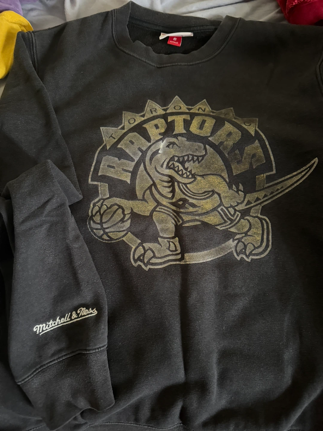 Mitchell & Ness Toronto Raptors sweater with holographic logo - photo 3