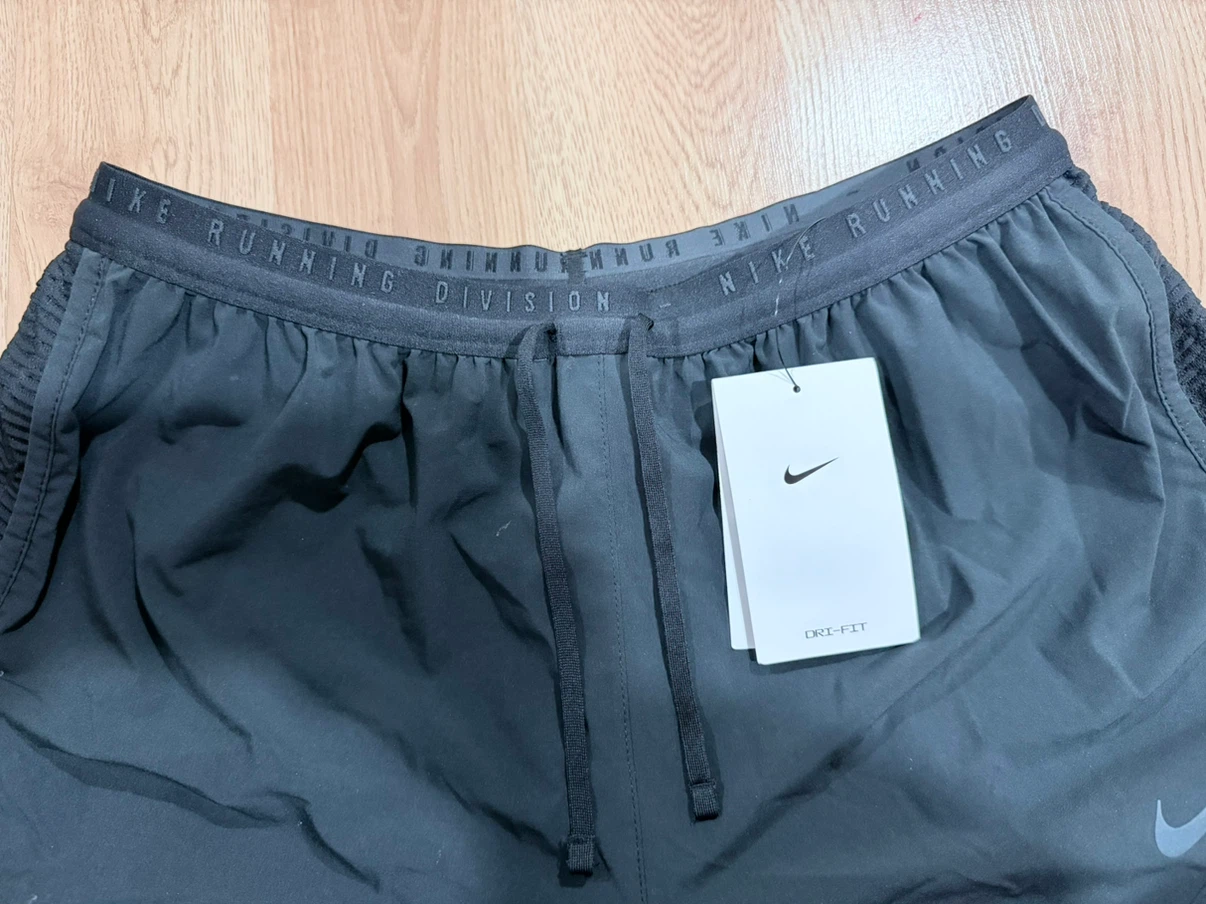 Nike Running Division Shorts - size M - photo 3