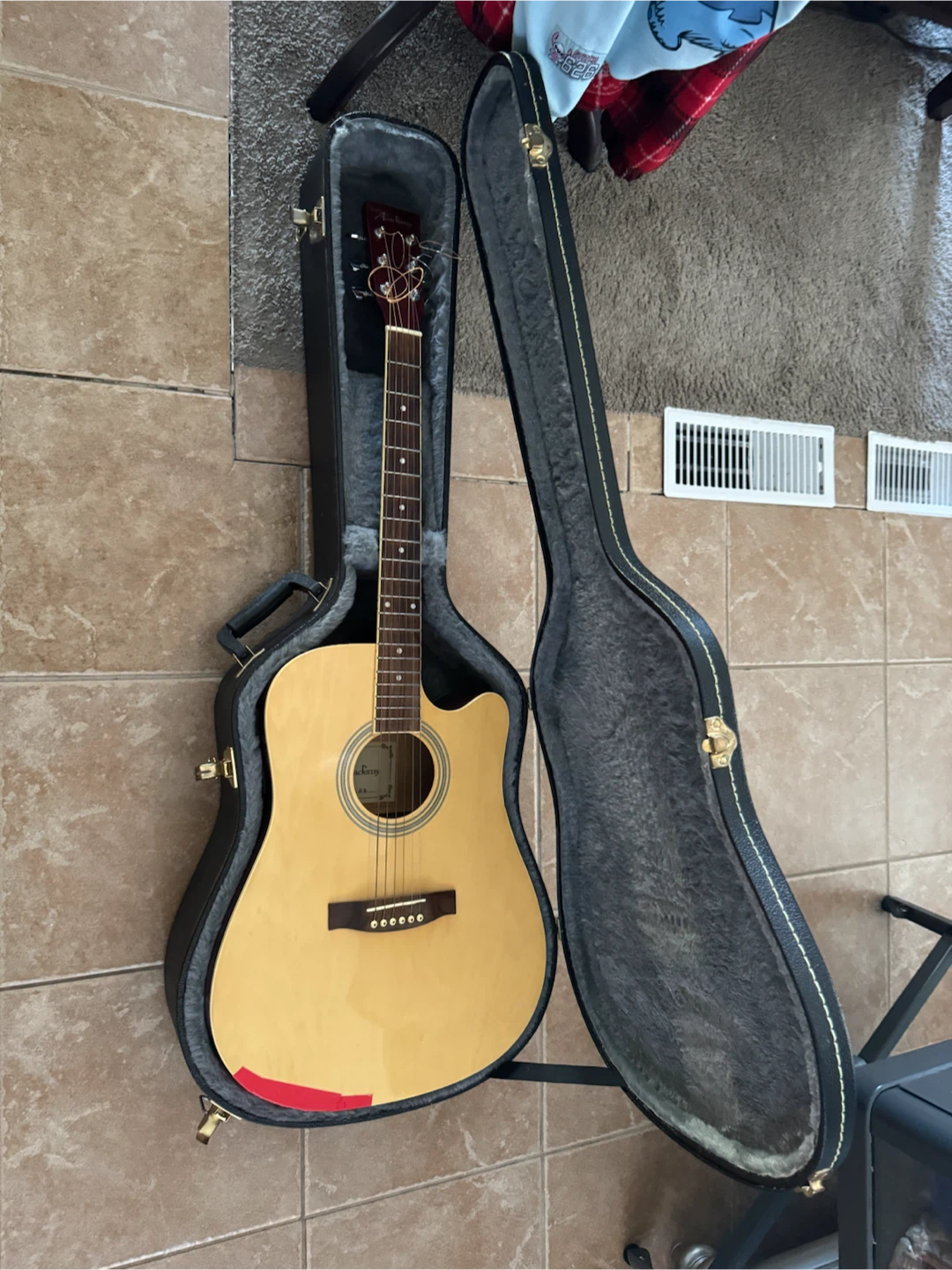 Hard case Full size Guitar Case with extra steel strings - photo 2