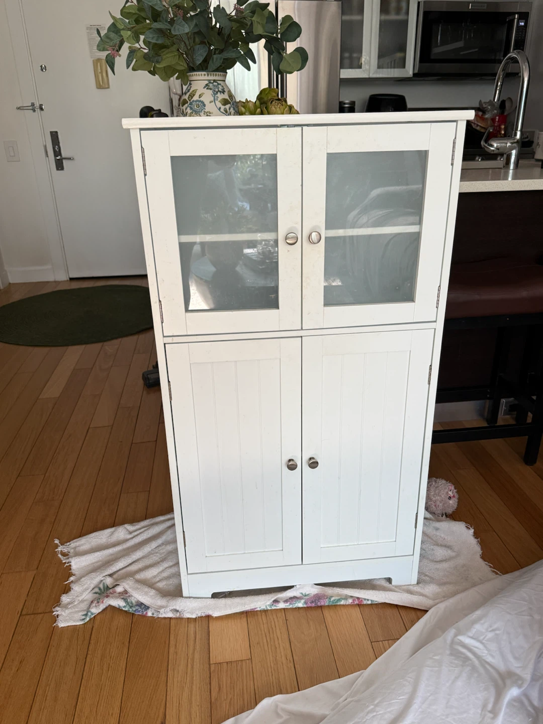 Free standing storage cabinet