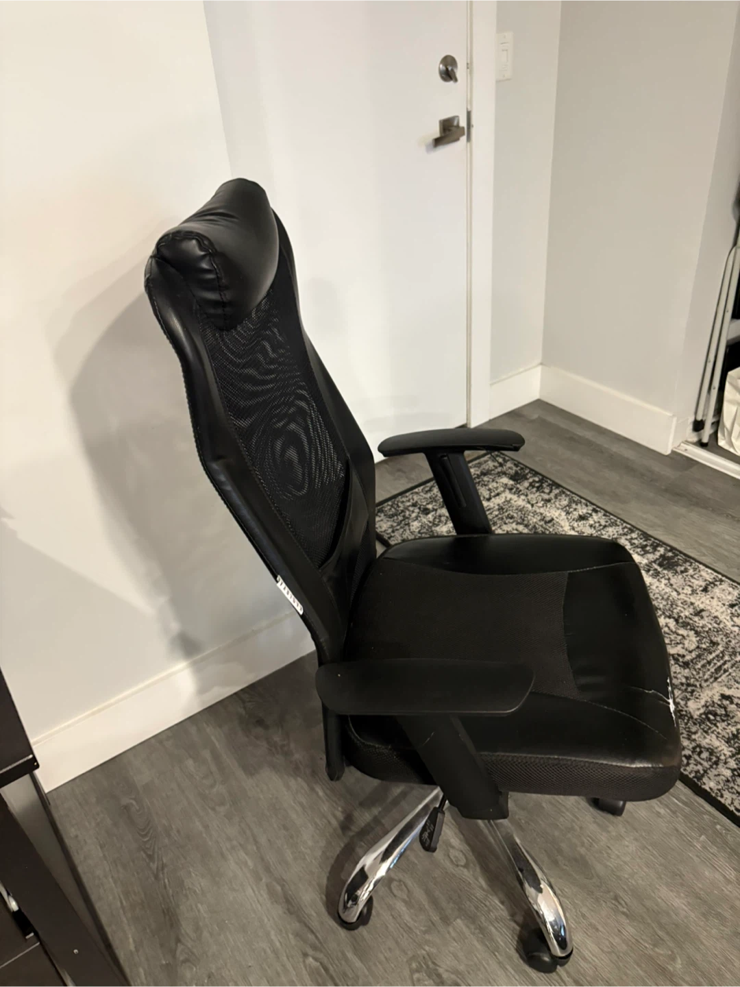 Black Ergonomic Office Chair - photo 2