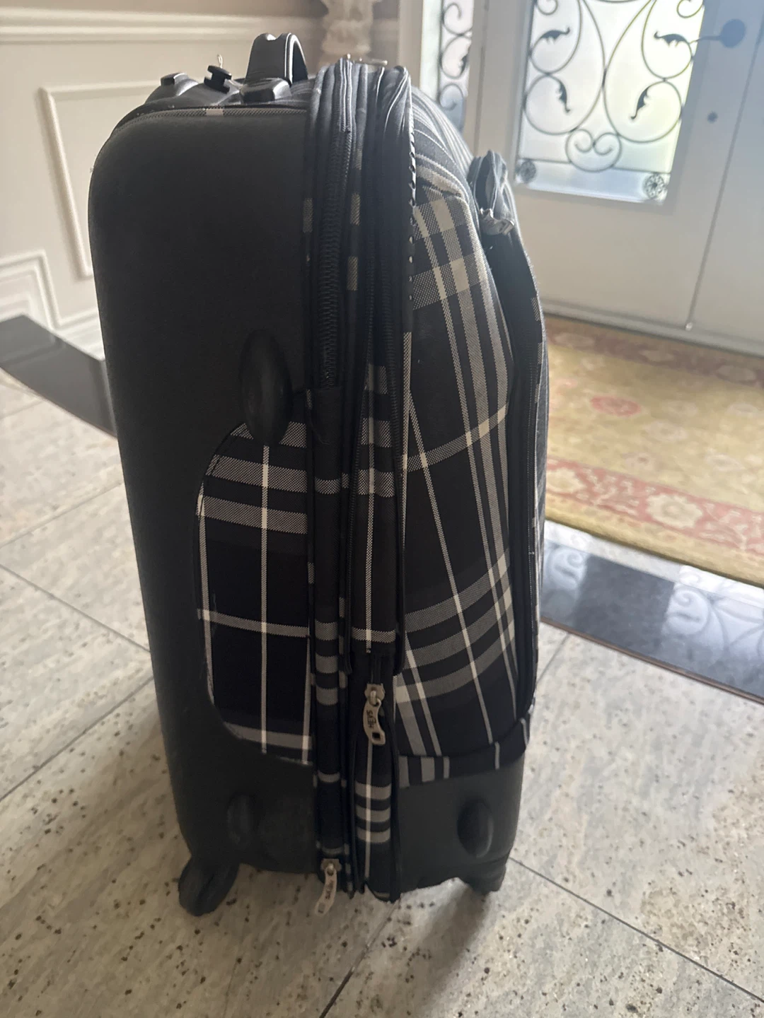 Medium size HEYS Plaid Suitcase - photo 4
