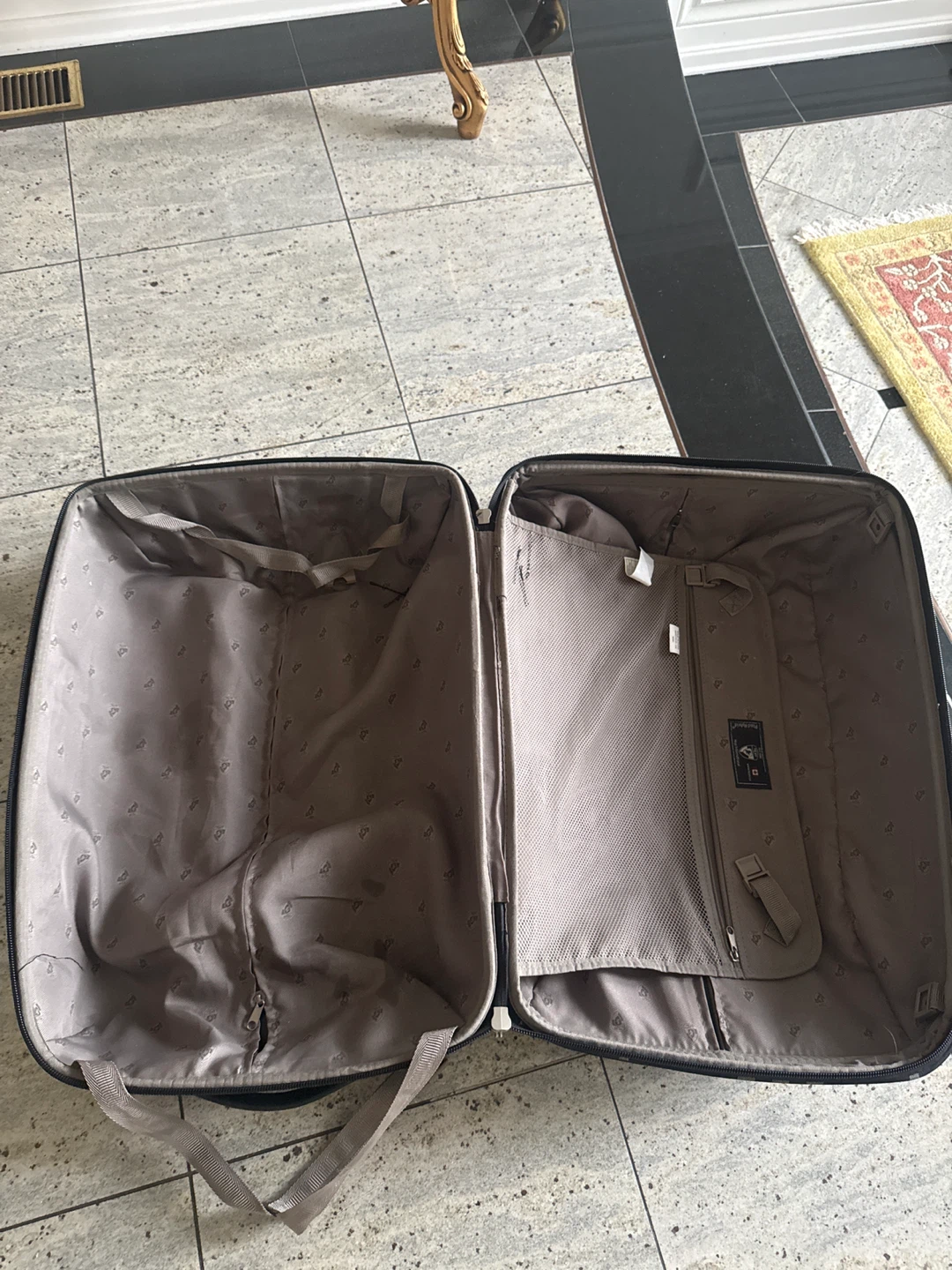 Medium size HEYS Plaid Suitcase - photo 5