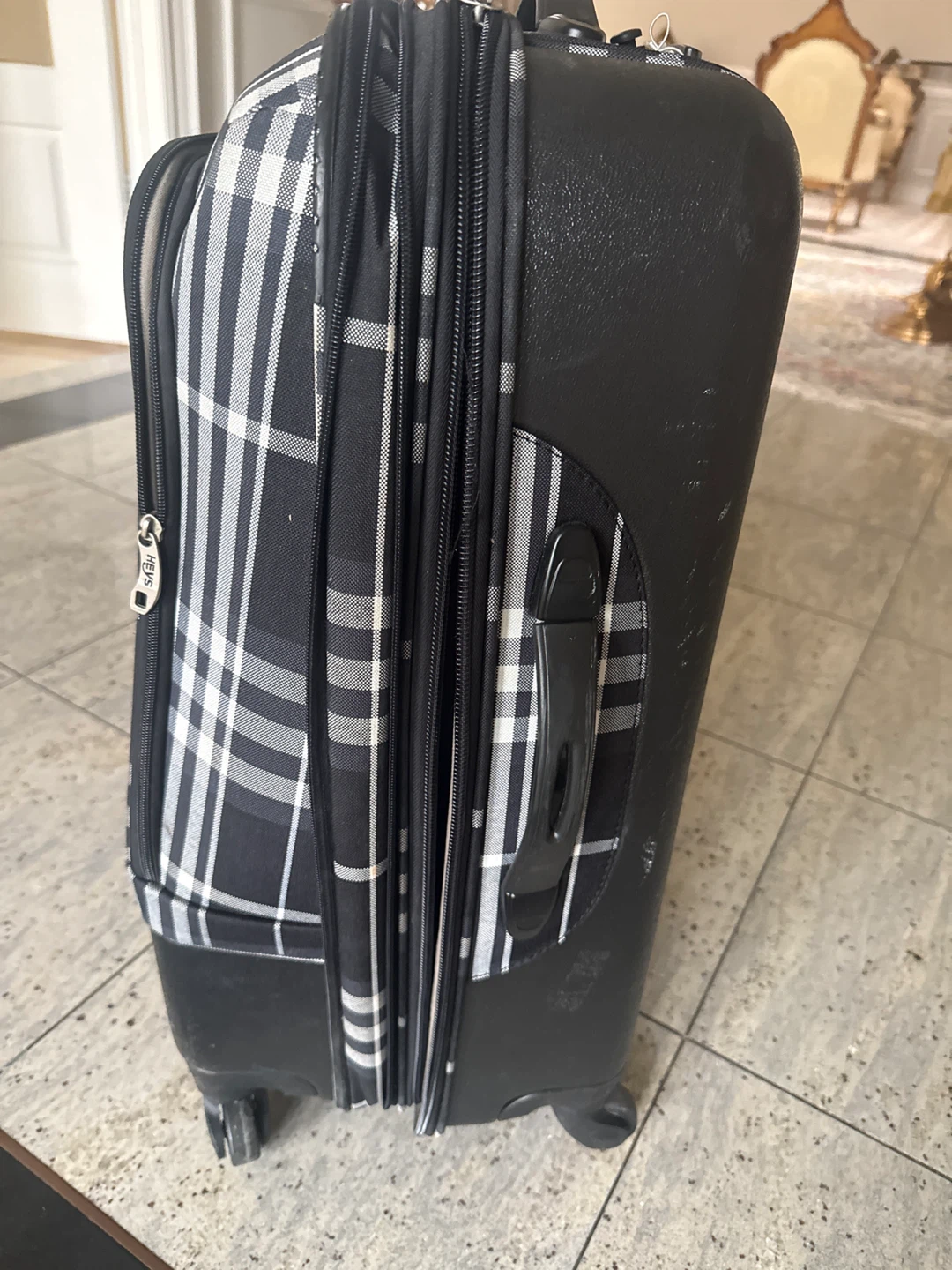 Medium size HEYS Plaid Suitcase - photo 2