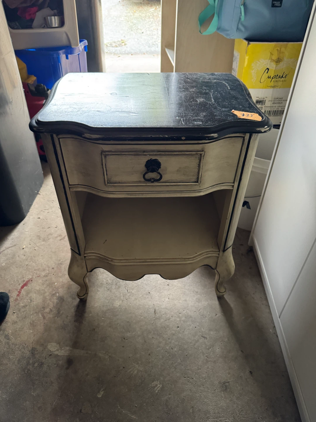 small bedside table - photo 2