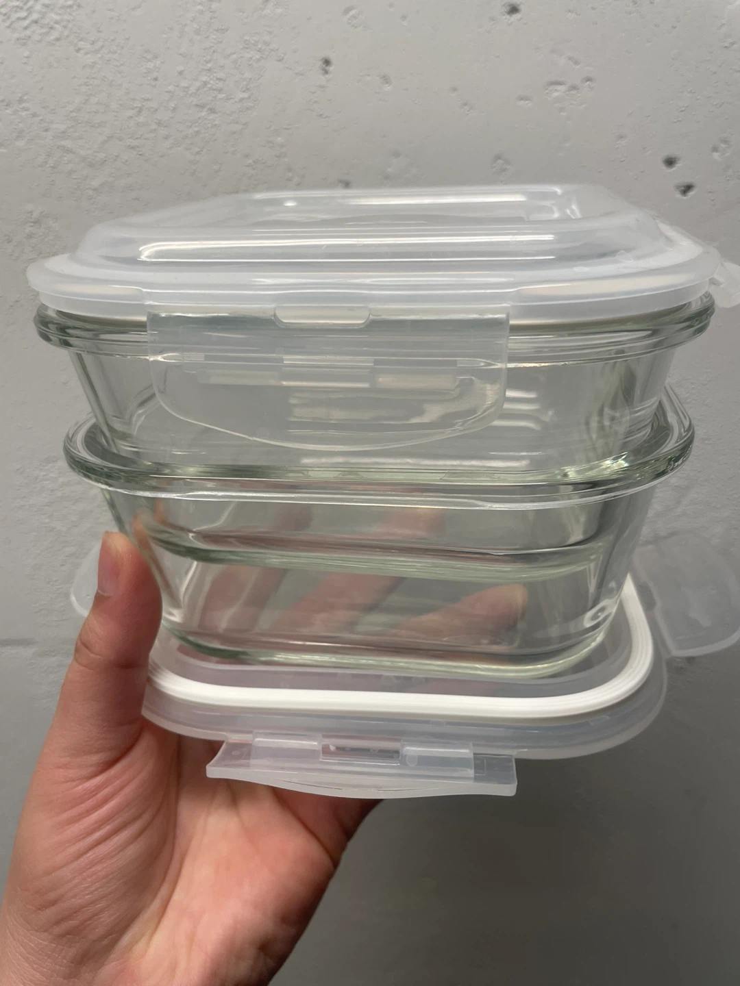 4 glass containers