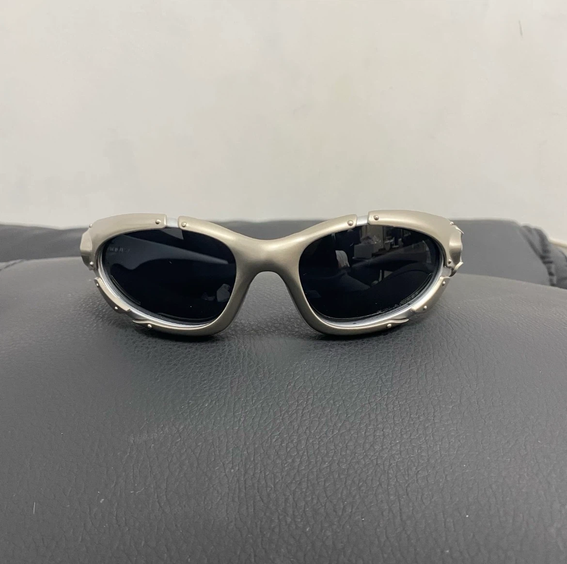 Vintage Oakley metal plate Sunglasses - photo 2