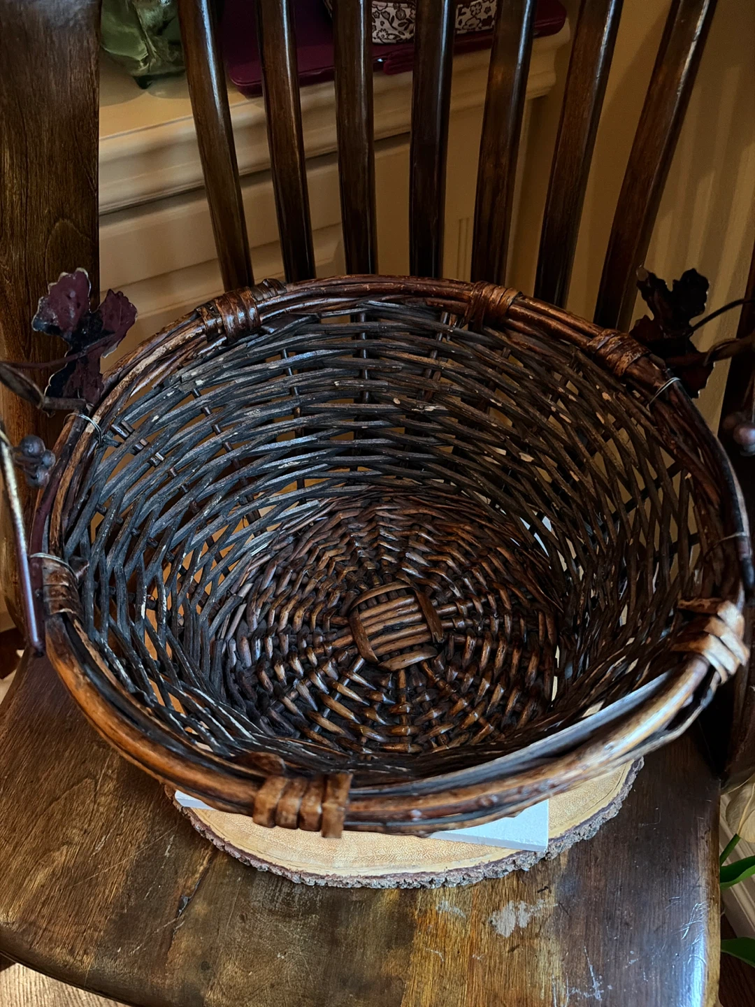 Wicker Basket with Handle and Leaf Accents - photo 4