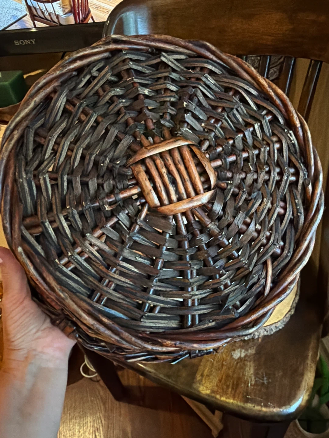 Wicker Basket with Handle and Leaf Accents - photo 5