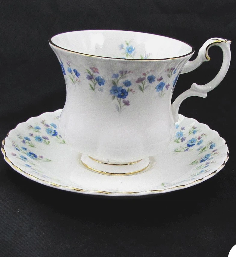 Royal Albert Memory Lane Cup & Saucer Bone China England - photo 2