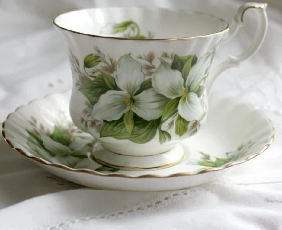 Royal Albert Trillium Teacup and Saucer - photo 2