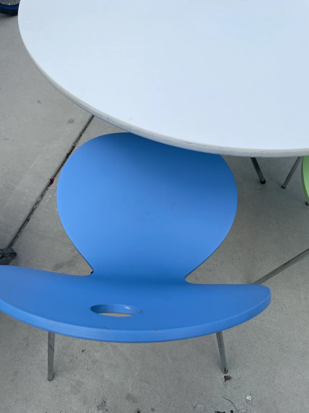 Round White Table with 4 Colorful Chairs - photo 3