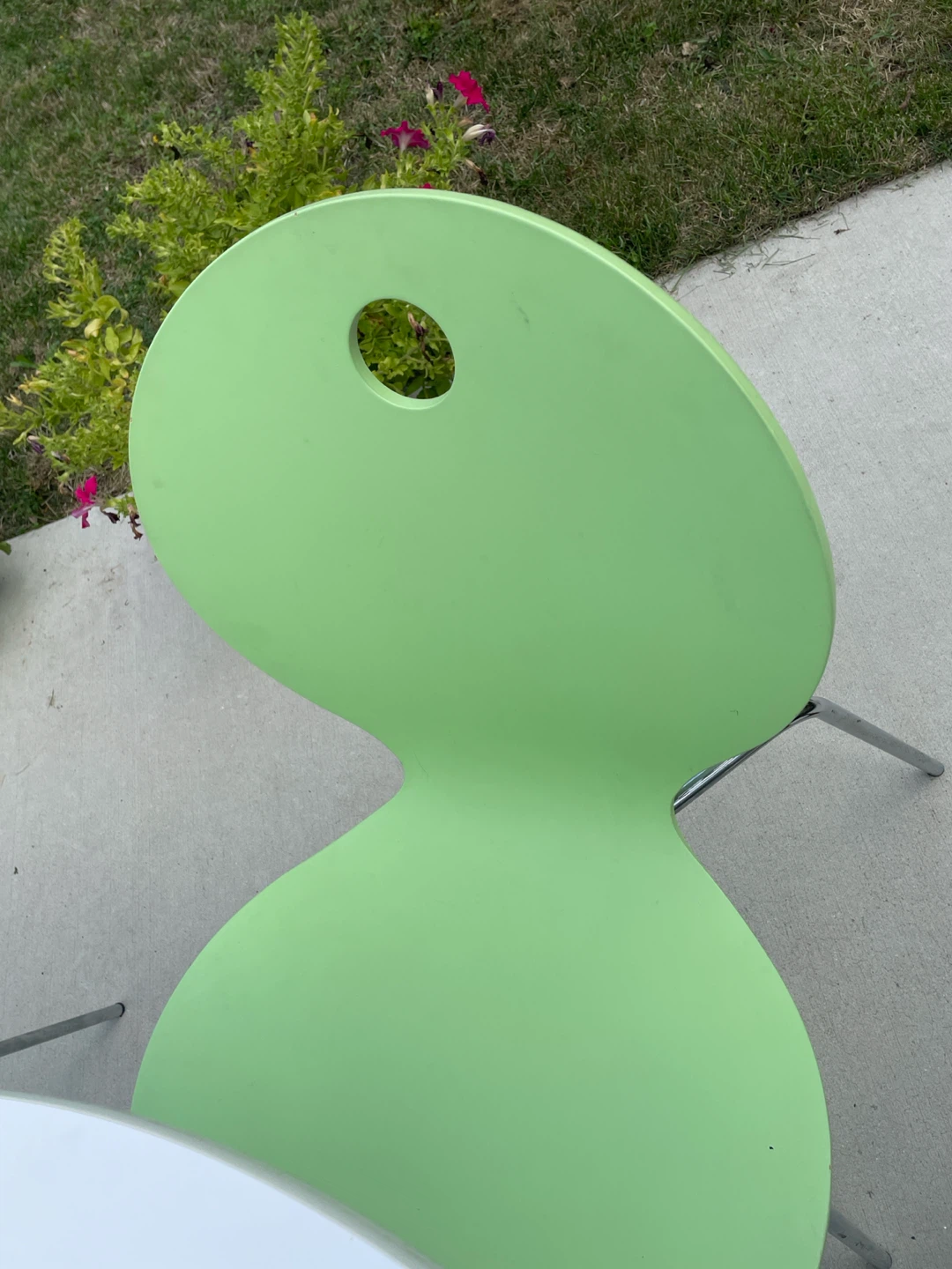 Round White Table with 4 Colorful Chairs - photo 4