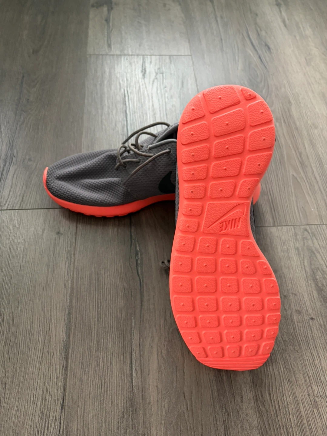 Bottes Nike Roshe Run grises  et oranges - photo 4