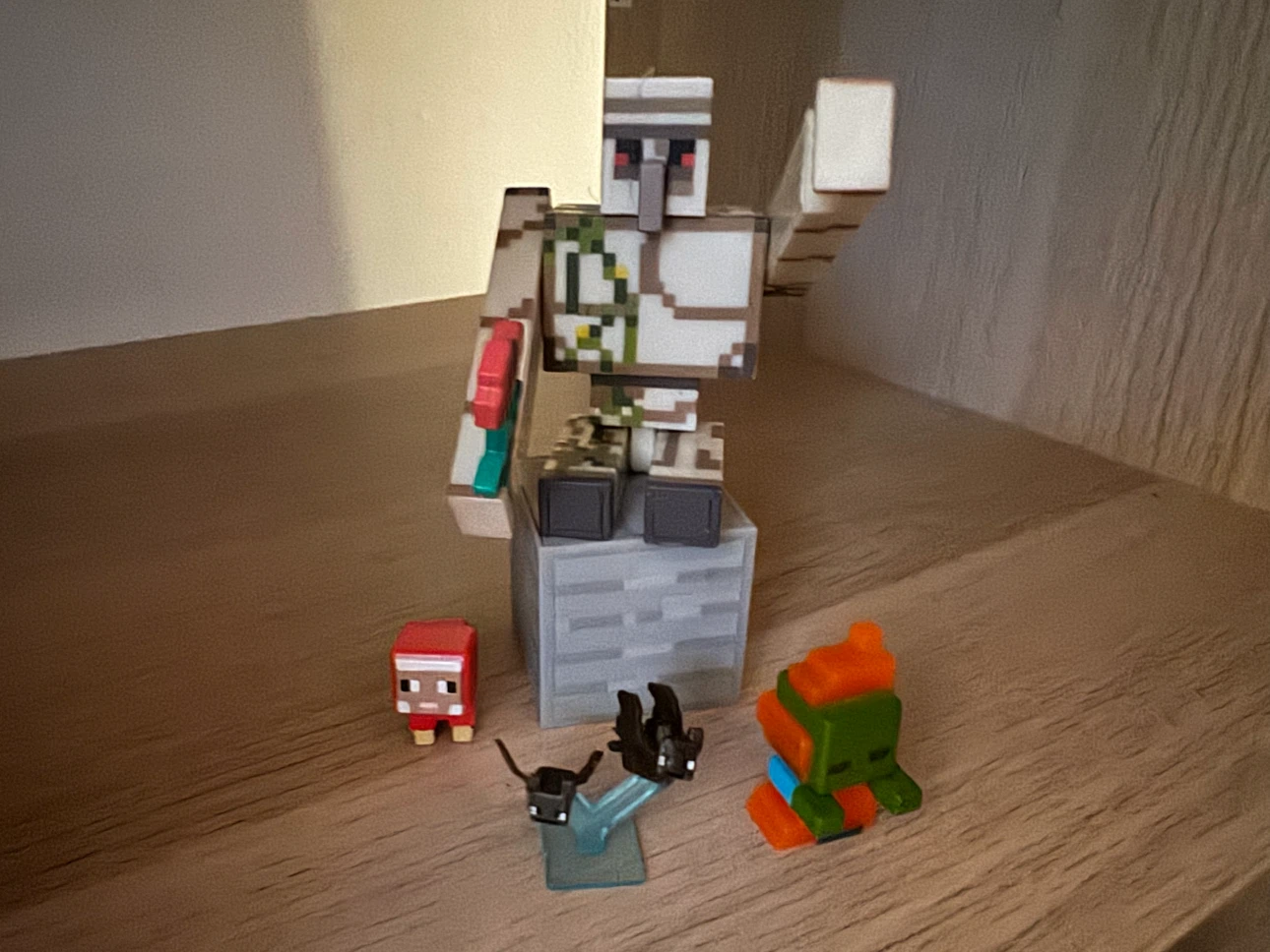Minecraft Iron Golem Figure Set