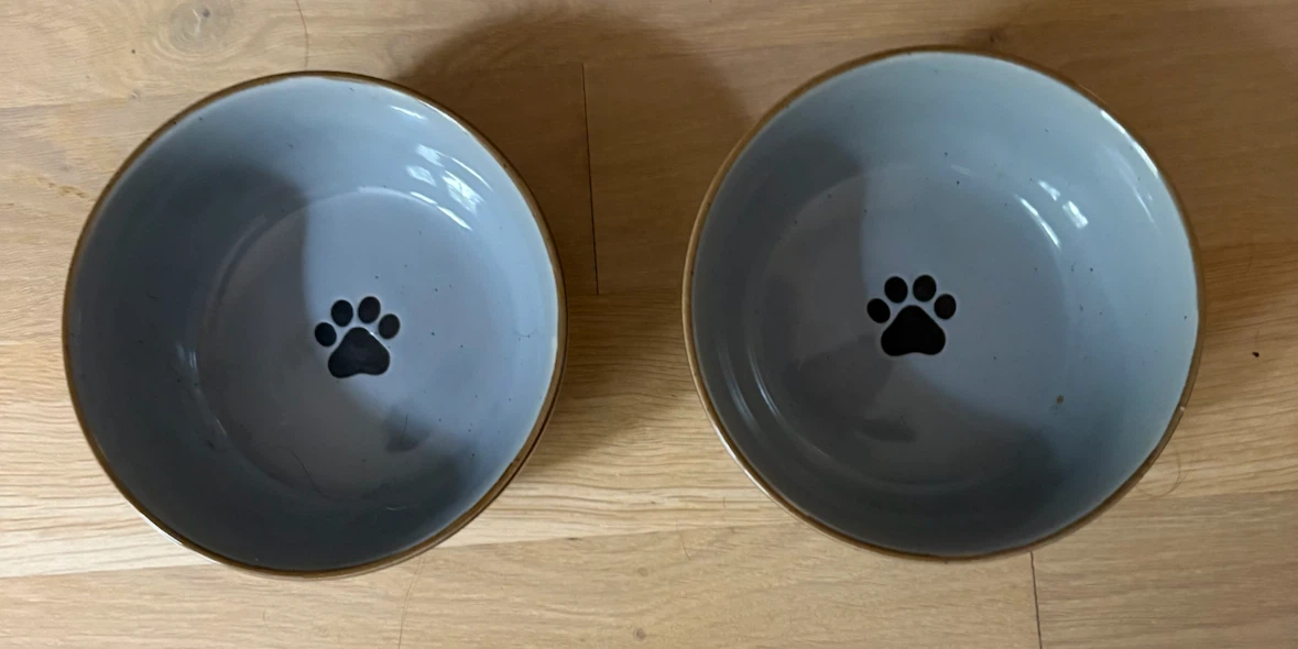 Signature Housewares Speckled Pet Bowls