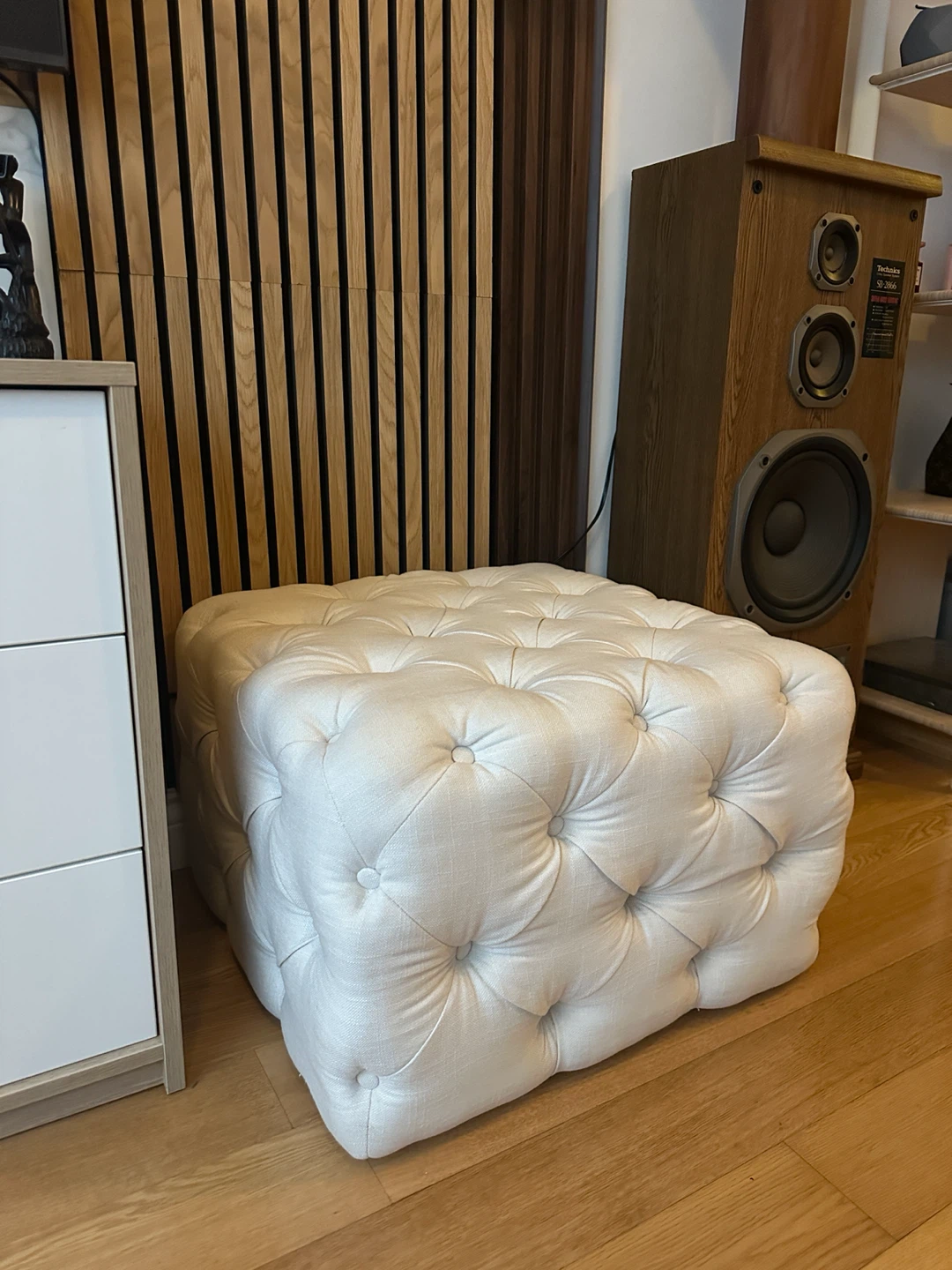 URBAN BARN TUFTED CREME OTTOMAN BENCH SEAT - photo 2