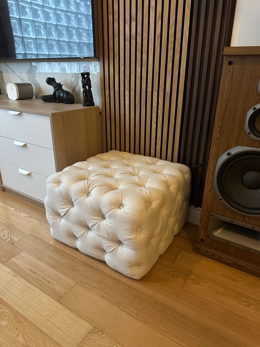 URBAN BARN TUFTED CREME OTTOMAN BENCH SEAT - photo 3