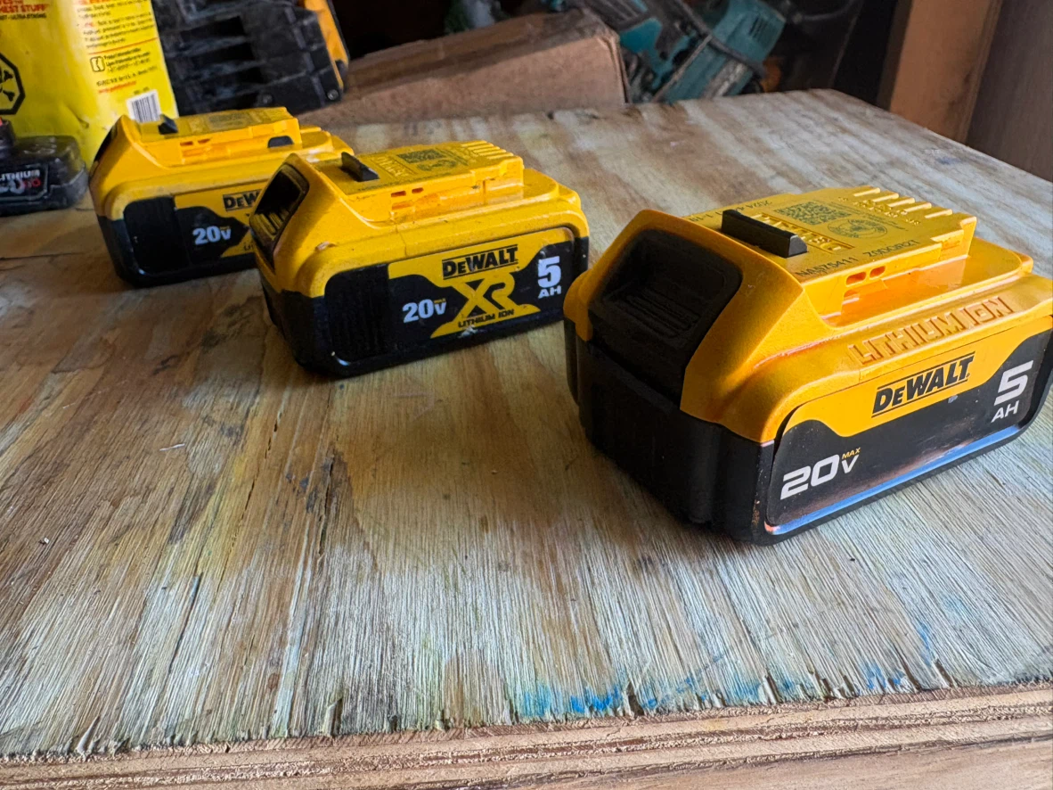 DEWALT 20V MAX Lithium Ion 5.0 Ah Batteries (3-Pack)
