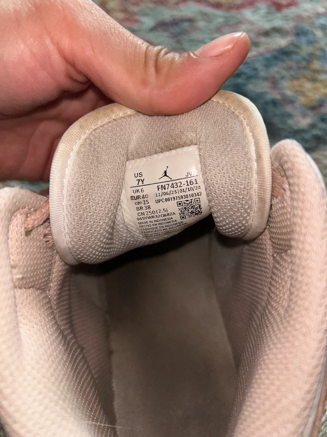 Air Jordan 1 Sneakers – Pink/White – Great Condition – Size 7 - photo 3