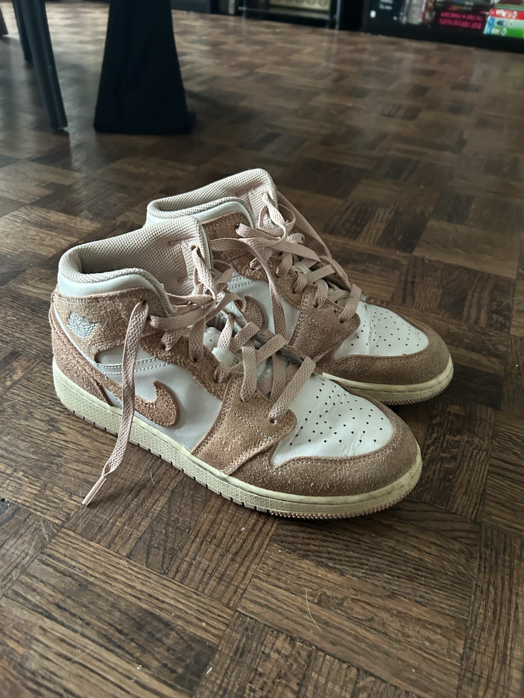 Air Jordan 1 Sneakers – Pink/White – Great Condition – Size 7 - photo 4