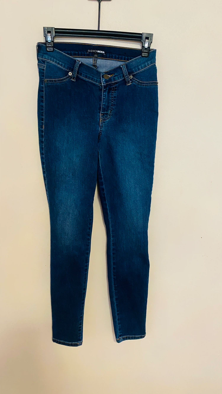 Fashion nova size 5