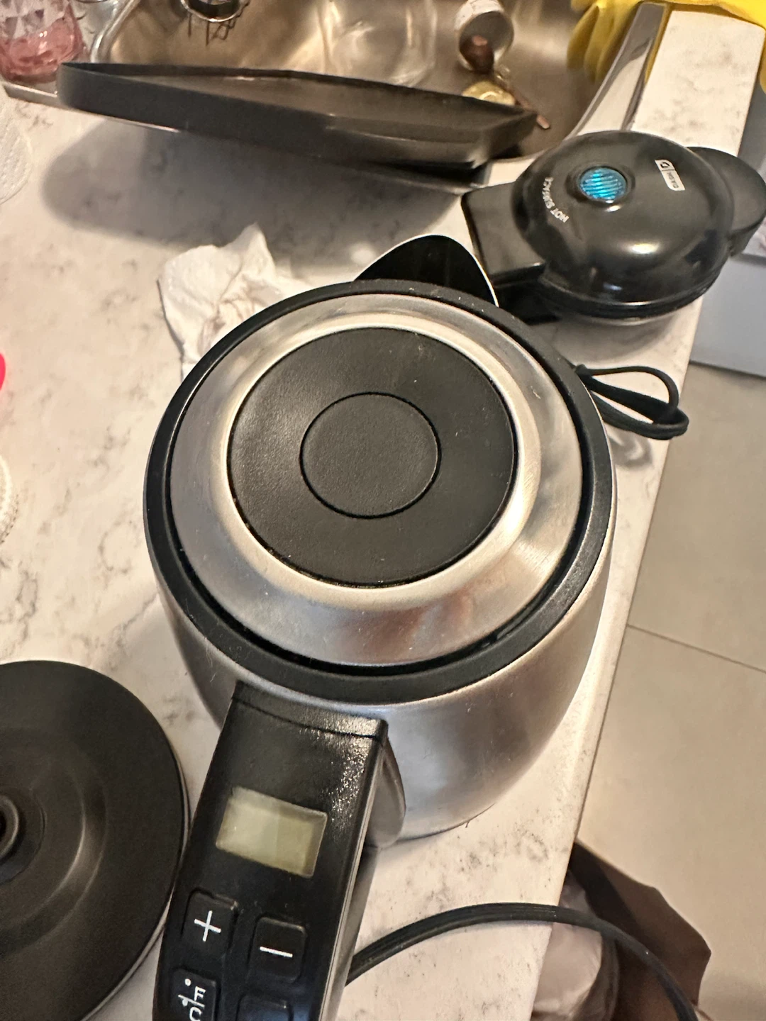 Lot: Kettle & Various Baking Pans & Wok - photo 2