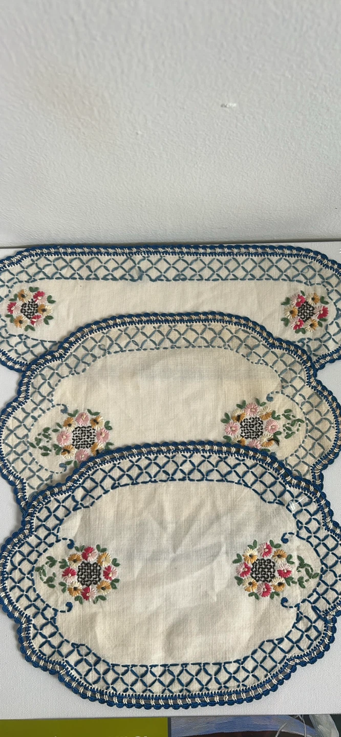 Vintage Embroidered Floral Placemats - Set of 3