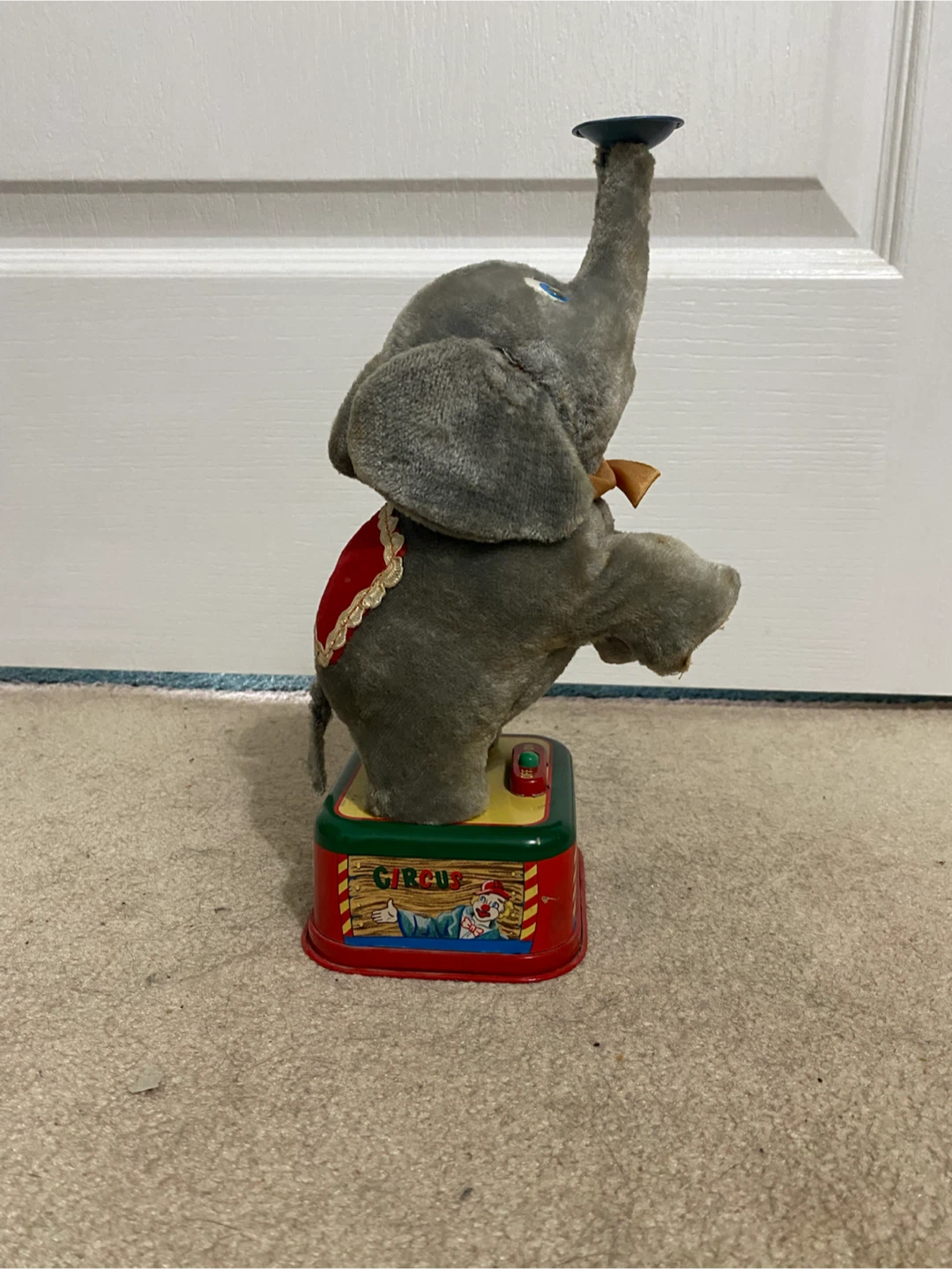 Vintage Japan Tin Battery Operated Juggling Elephant - photo 2