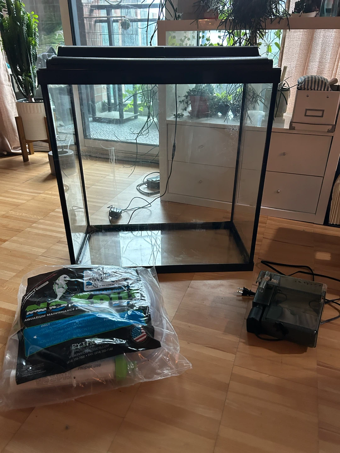 30 gallon aquarium with accessories