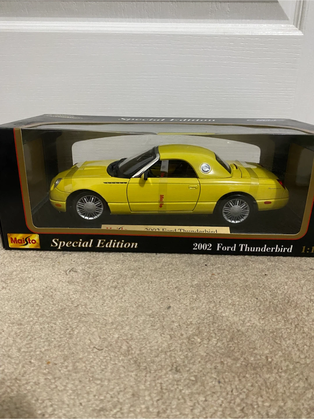Maistro 2002 Ford Thunderbird Die Cast