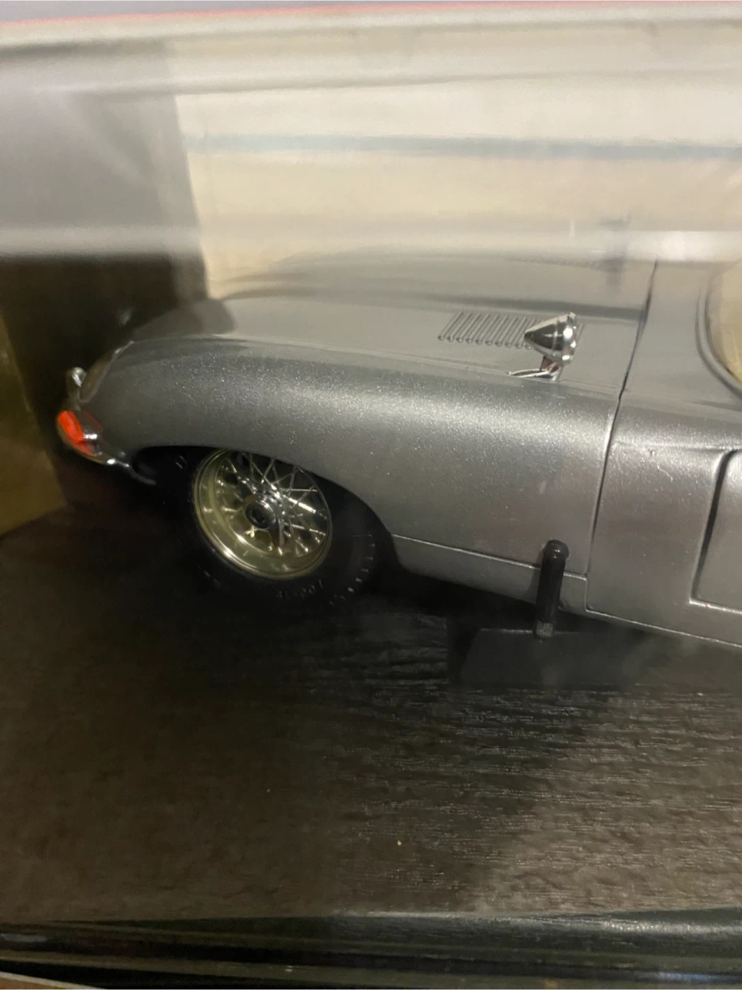 Burago - 1961 Jaguar E Coupe - Silver - photo 4