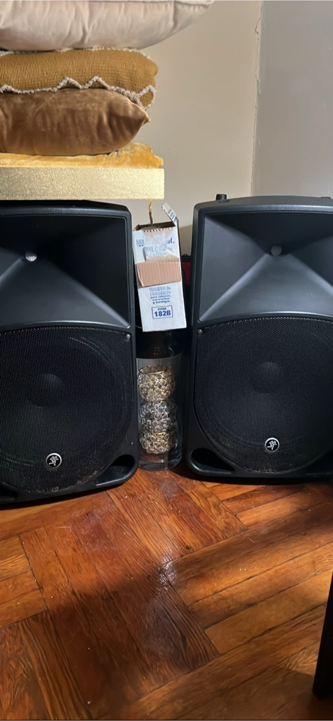 Mackie Thump15 1000W 15 Powered Loudspeakers