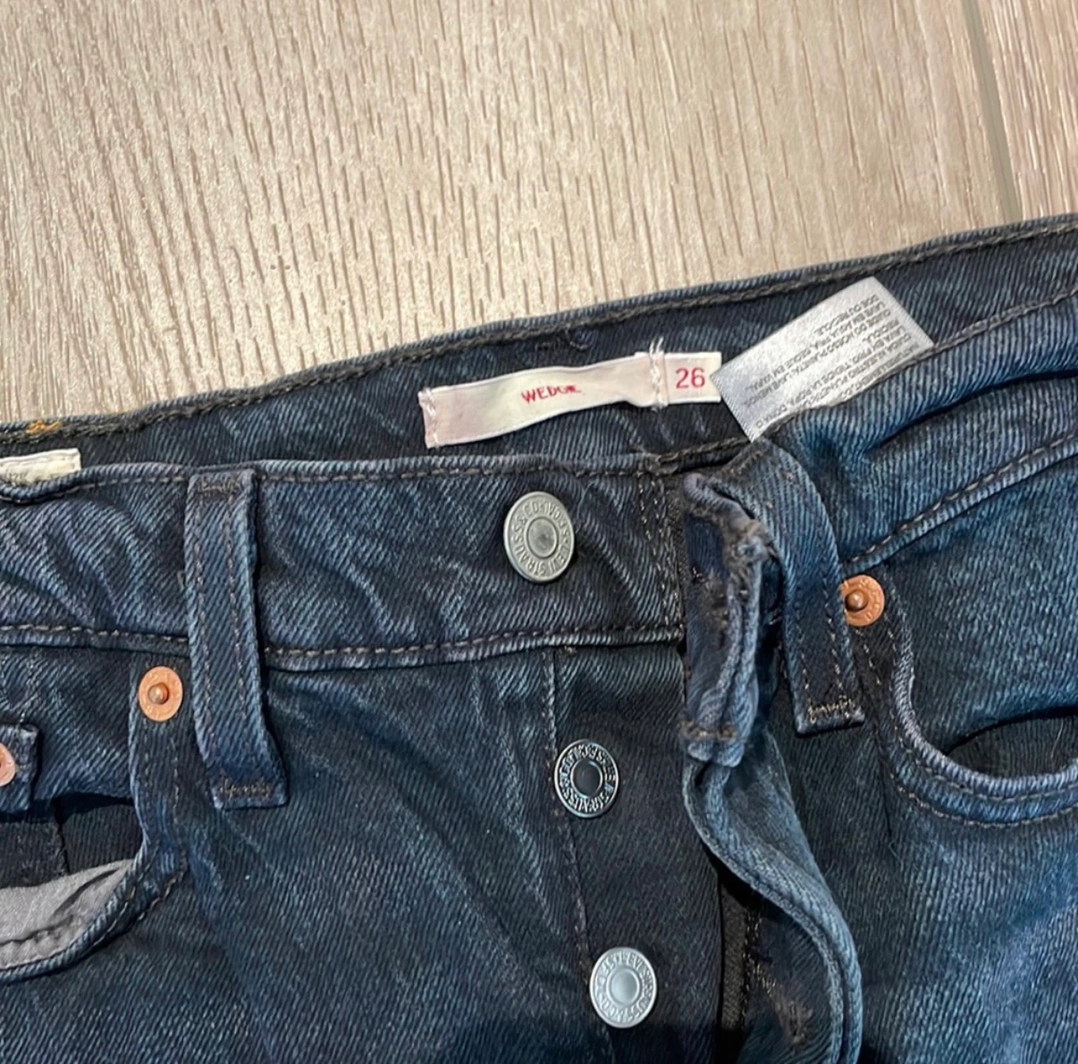 Levi Wedge Black Jeans (High Rise, US 26) - photo 2