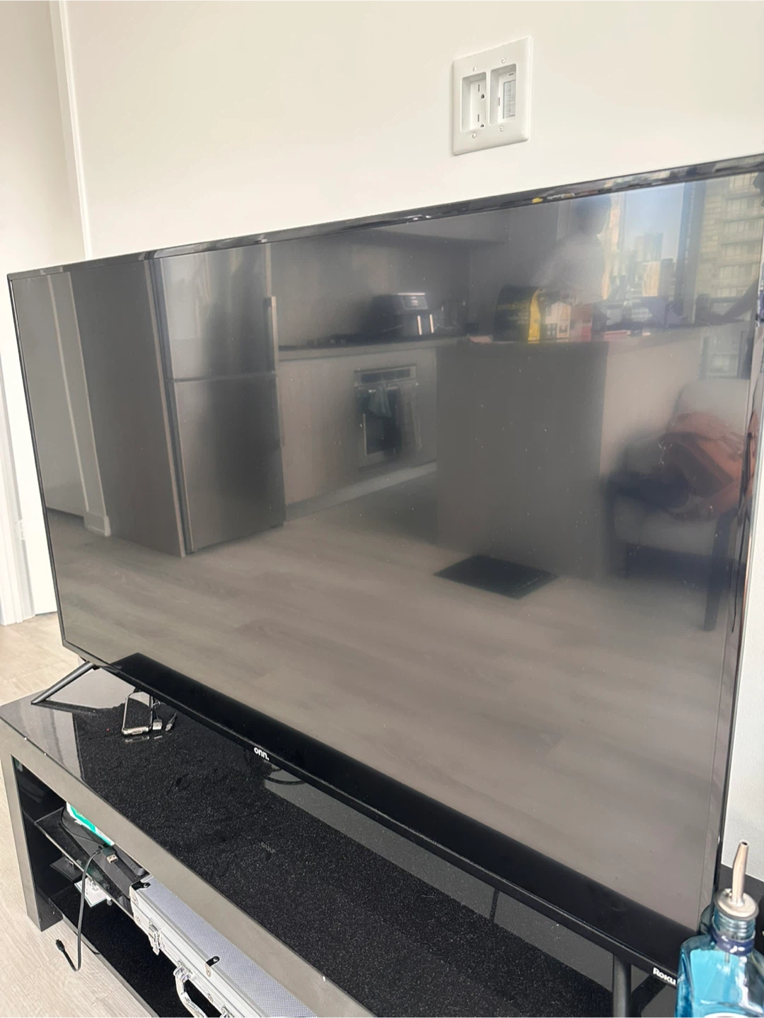 Onn Roku TV 4K UHD Smart TV - photo 3